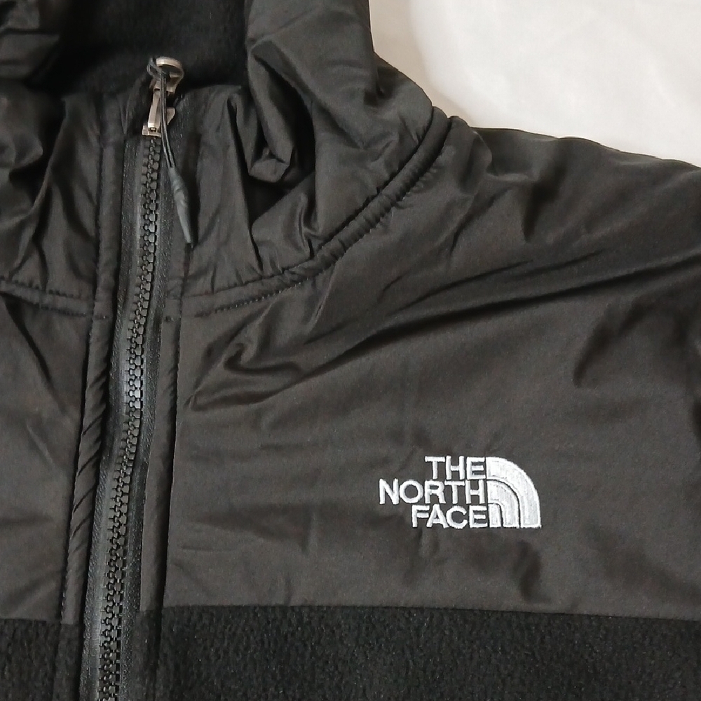 The North Face Men’s Black Lightweight Fleece Jacket - Picture 2 of 4